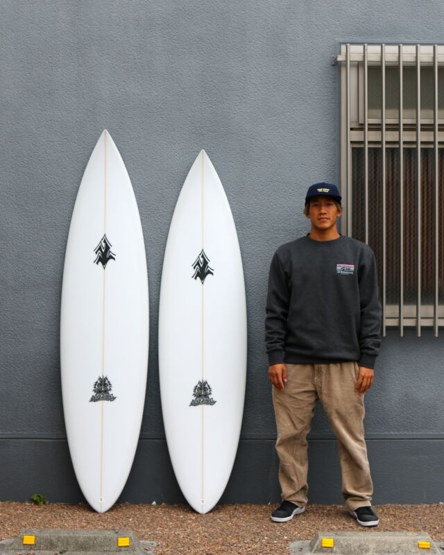 T.Soeda カスタム シェープ for 鈴木仁@j.suzuki_skw 

ハワイ、パイプライン用
(右)  6’ 2 x 18 1/8 x 2 3/16 R.Pin (25.2L)
(左)  6’ 6 x 18 3/16 x 2 1/4 R.Pin (27.3L)