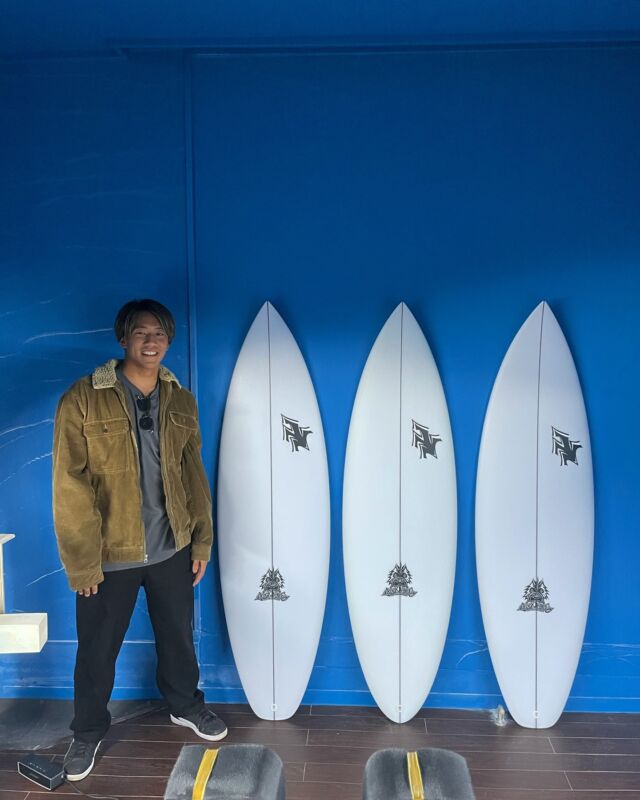 ハワイから戻りボードをピックアップに来た鈴木仁 @j.suzuki_skw