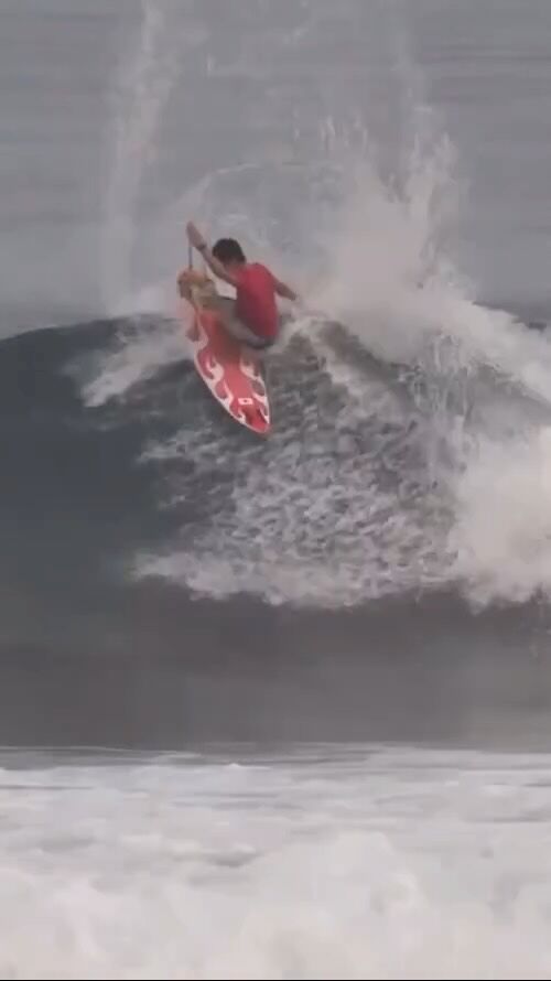 ✨高井太朗ジュニアライダー、T.SOEDAカスタムシェープで驚異的なパフォーマンスを披露！🌊

高井太朗がT.SOEDAカスタムシェープのサーフボードを駆使し、モルディブでその実力を存分に発揮しています。彼のライディングは、サーフボードの性能を最大限に引き出した証です。

このボードは、中から上級者、ジュニアライダーからプロまで、すべてのサーファーに最適な選択肢となるでしょう。あなたもぜひ、この性能を体感してください！