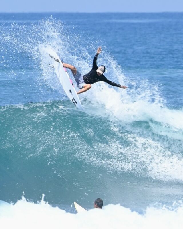 「SSJチームライダー 高井太朗（高校1年生）は、スケートボードを取り入れた未来的なサーフィンで注目を集める若手サーファー！彼のフィードバックは、次世代のサーフボードデザインにとって欠かせないものとなっています。進化するサーフィンスタイルにマッチしたボードを開発し続けるため、彼のアイデアと挑戦からたくさん学んでいます。未来のサーフィンを一緒に体験しましょう！」

使用ボードはT.SOEDA カスタム シェープ

EPSフォーム x EPOXY 樹脂 ラミネート5’ 7 1/2”  x 18” x 2 3/16” R.SQ テール(23.2L)

@taro__takai 
@kayoko_takai 
@kaihamasesurfschool 
@tomohirosoeda